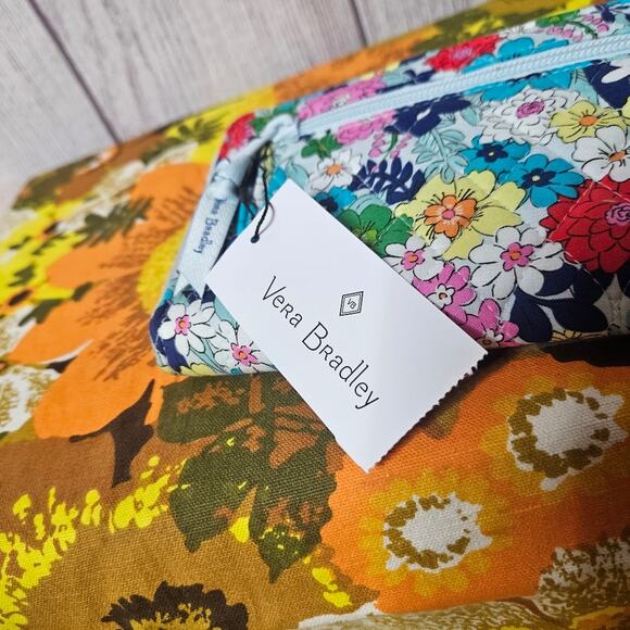 Vera Bradley RFID Turnlock Wallet - Far Out Floral - NWT - Picture 7 of 9